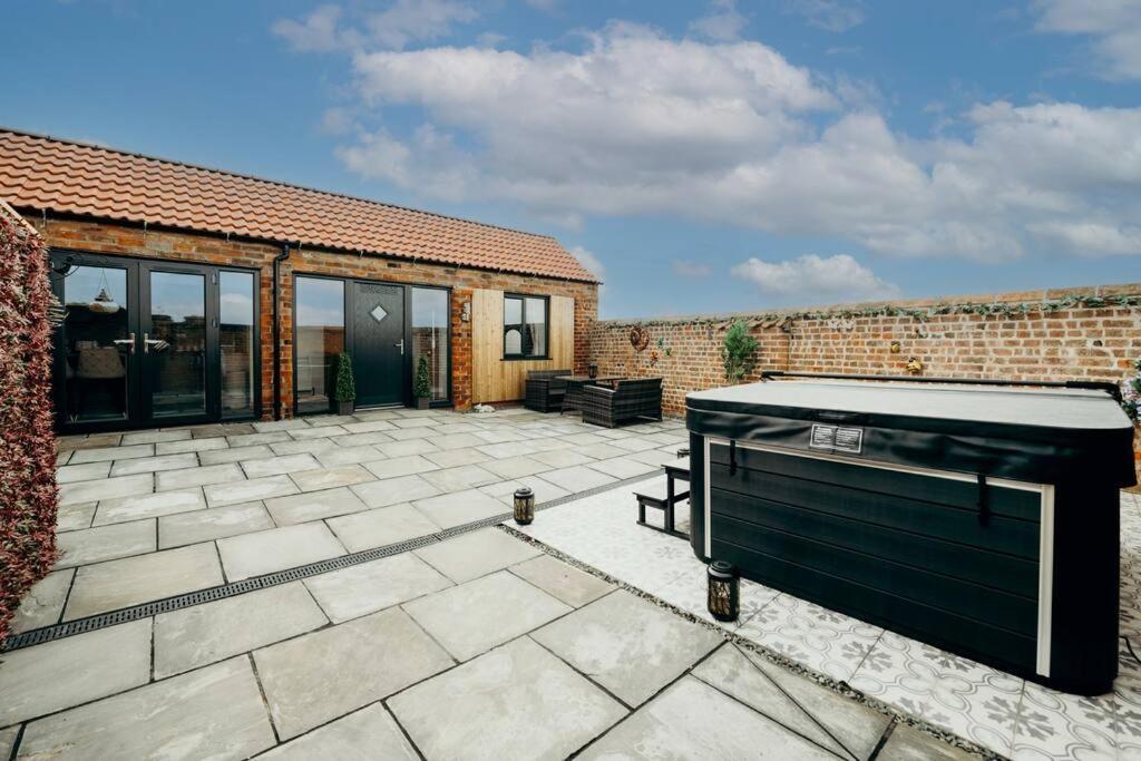 Apartment Elegant Barn Retreat With Jacuzzi Grainthorpe
