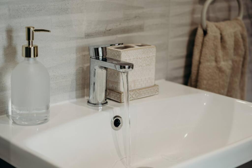 Elegant Barn Retreat With Jacuzzi Grainthorpe